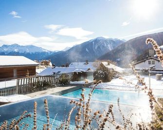 Hotel Weisses Kreuz - Mals - Piscina