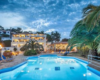 Stafylos Suites & Boutique hotel - Stafylos - Piscina