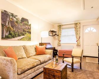 Charming and luxury getaway cottage in Cotswolds - Witney - Living room