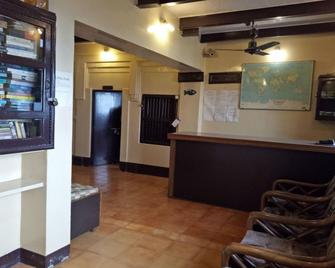 Scindhia Guest House - Varanasi - Front desk
