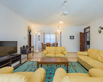 Pahali Kati 3 Bedroom Apartment In Nyali - Mombassa - Huiskamer