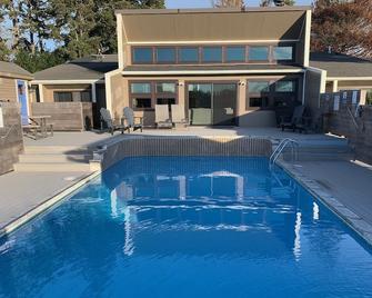 Private Executive Home with Pool, Pickleball Court, and Sauna. - Seaside - Pool