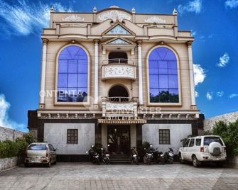 هوتل جرينز - تشناي - مبنى