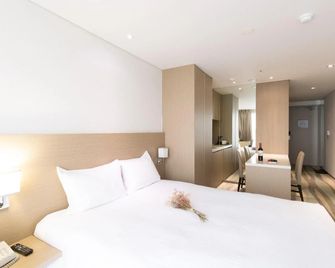 Ebenezer Hotel - Jeju City