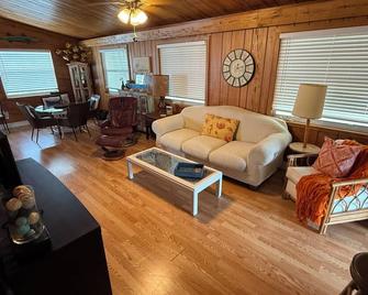 Comfy Beach House on Vero Beach - Vero Beach - Sala de estar