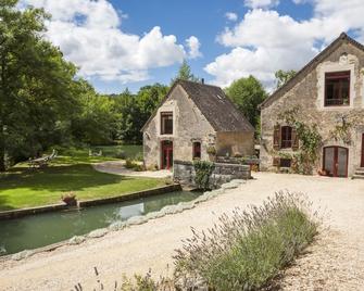 Independent Water Mill Cottage in Rix, Burgundy, on 14 acres of meadows & water - Clamecy - Bâtiment
