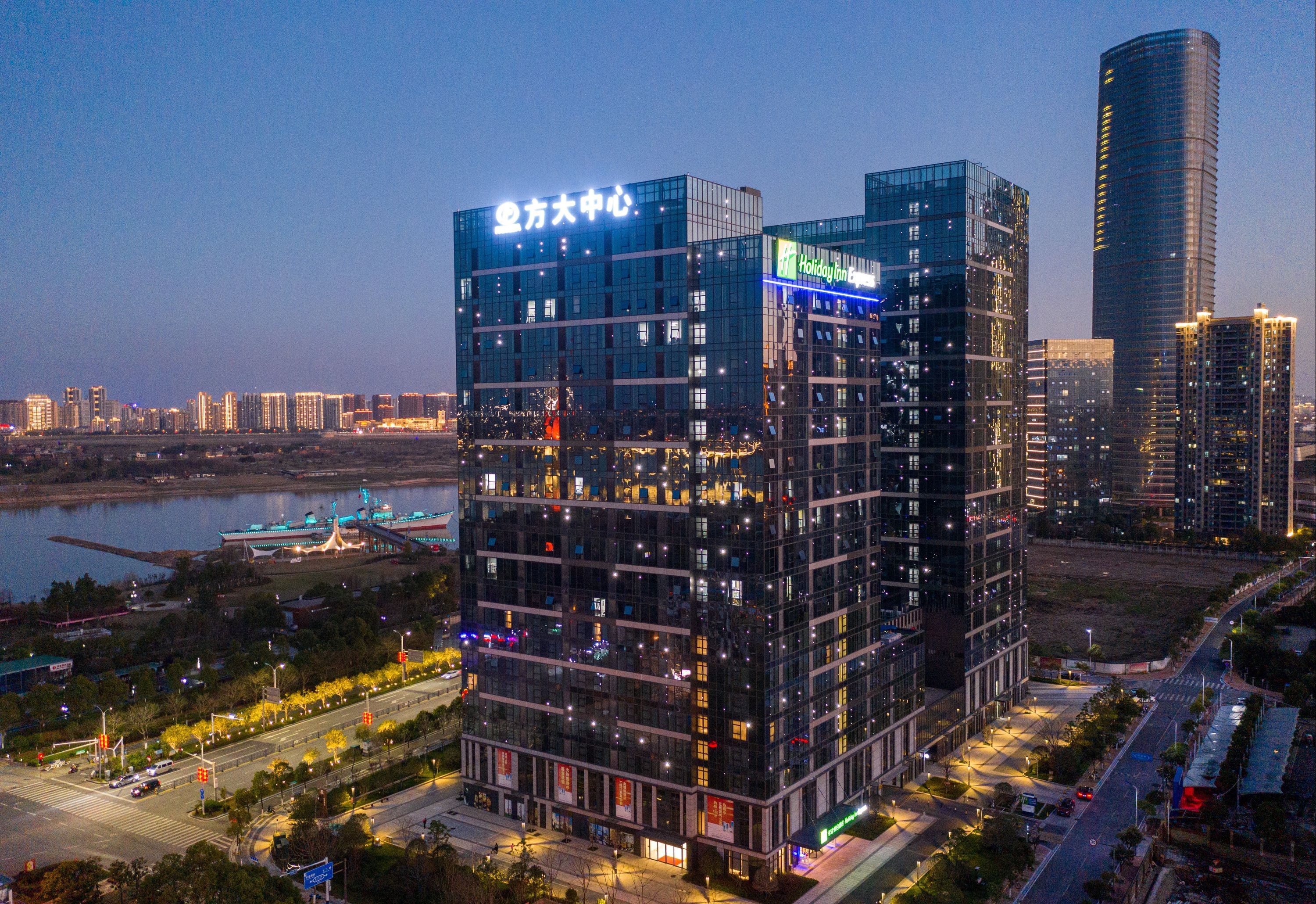 Holiday Inn Express Nanchang Riverside by IHG - נאנצ'אנג - בניין