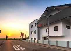 Hotel am Stadtrand - Ostfildern - Gebouw