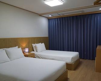 Soldongsan Stay - Seogwipo - Bedroom