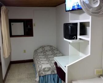 Hostal San Fernando - Cali - Bedroom