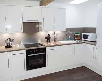 Curlew Cottage - Barnard Castle - Kitchen
