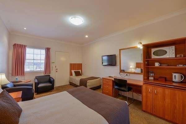 كادمان موتور إن آند أبارتمنتس - تامورث - غرفة نوم