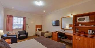 Cadman Motor Inn & Apartments - Tamworth - Bedroom