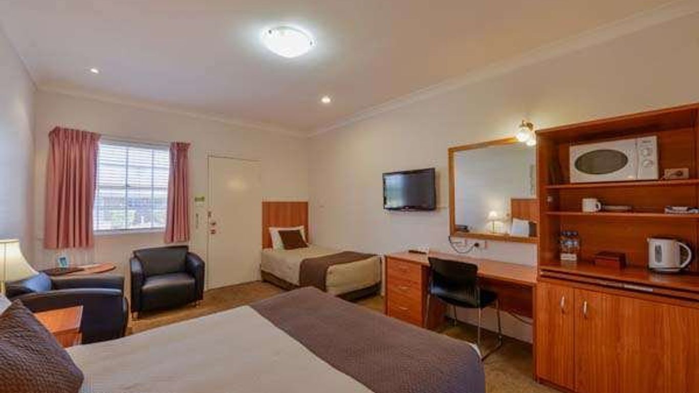 Cadman Motor Inn & Apartments