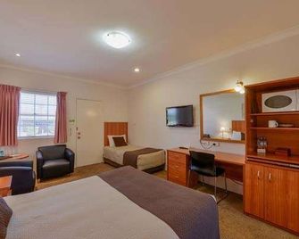 كادمان موتور إن آند أبارتمنتس - تامورث - غرفة نوم