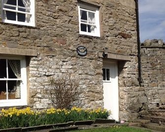 Cissy's Cottage A Cosy 18th Century Stone Built cottage, Nestled Under The Fell - Hawes - Gebäude