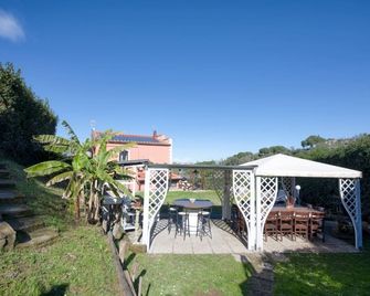 Casa Athena apartment in a ToscanHouse immersed in a lush garden - Portoferraio - Patio