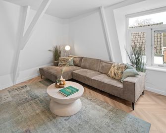 Unique penthouse near city center and Park - Roosendaal - Wohnzimmer