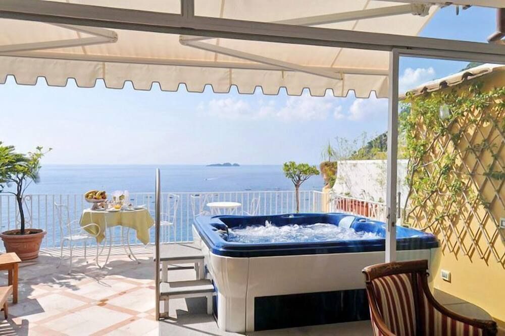 أوتل لانكورا