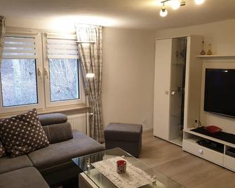 Welcome Holiday Home 'Waldidyll' - Beelitz - Wohnzimmer