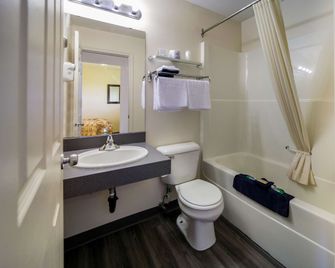Canadas Best Value Inn Fort St John - Fort St. John - Bathroom