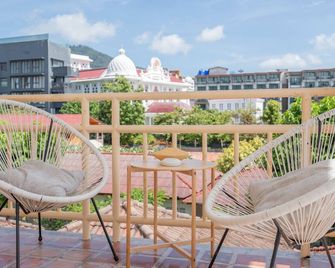 Casa Solana - Patong - Balcón