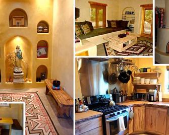 Casa Betita,the Most Perfect Place in Taos, New Mexico - Taos - Living room