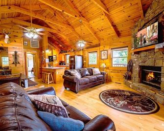 Hunter Jack's Cabin - Wears Valley - Living room