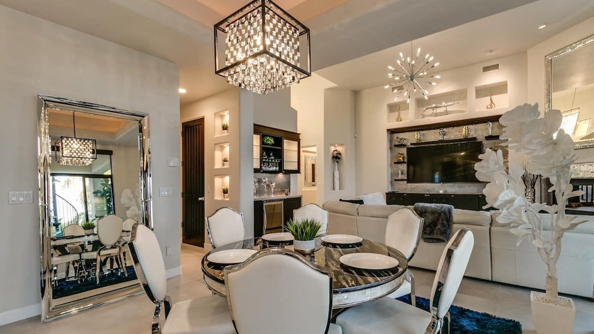 Luxury Contemporary Sanctuary w Pool and Views - Fountain Hills