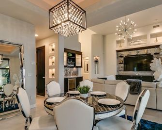 Luxury Contemporary Sanctuary w Pool and Views - Fountain Hills