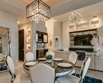 Luxury Contemporary Sanctuary w Pool and Views - Fountain Hills