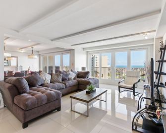 Bahia Mar-Solare Tower, Beachfront Resort with Two Pools - South Padre Island - Salon