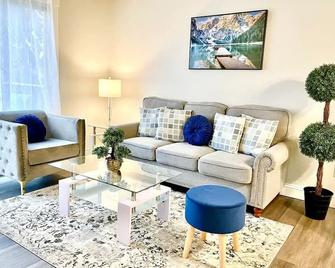 Casa Bella Homes - Top floor 2-BR 1 Bath Condo, Centrally located - Federal Way - Living room