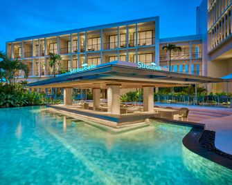 Holiday Inn Resort Bintan Lagoi Beach By IHG - Lagoi - בריכה