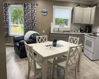 By the Beach - Unit A Relaxing Beachside Property - Deer Lake