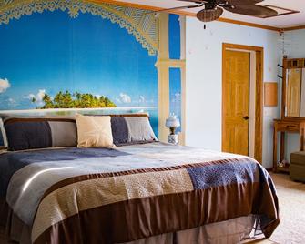 Shane Acres Country Inn - Juneau - Bedroom