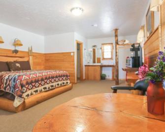 Chinook Winds Lodge - Dubois - Bedroom