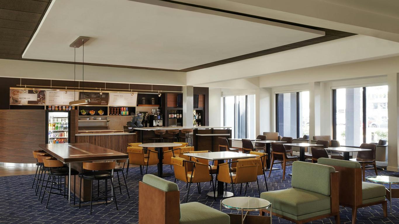 Courtyard by Marriott St Louis Downtown West