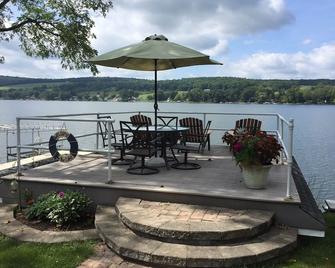 Waneta Lake Rental Premier Location On The Lake - Dundee - Patio