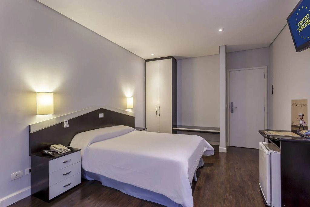 هوتل سنترو يوروبي - كوريتيبا - غرفة نوم