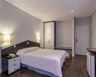 هوتل سنترو يوروبي - كوريتيبا - غرفة نوم