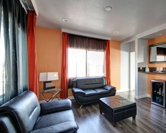 Tradewinds Airport Hotel - Inglewood - Stue