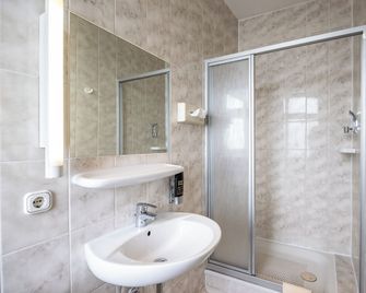 Hotel Und Rasthof Avus - Berlin - Bad