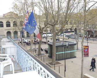 Sarl Hotel Cesar - Nimes