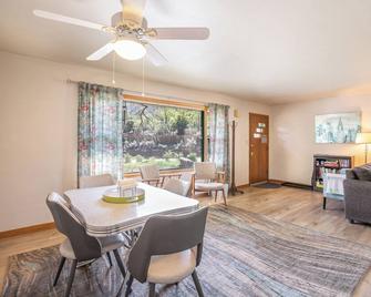 Vintage Style Home, Huge Yard w/ Fire pit, Walking Distance to Downtown, Pets OK - Glenwood Springs - Dining room