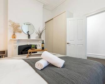 A Carlton Classic - Quaint Inner-City Getaway - Melbourne