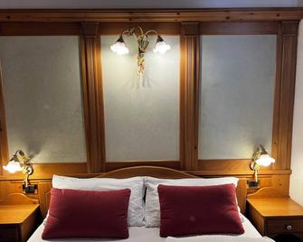 Kaiserkrone Charming Retreat - Dimaro - Schlafzimmer