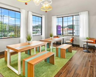Spark by Hilton Duluth - דולות' - לובי