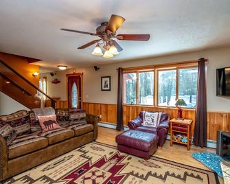 Story Land, Living Shores, 3.8 miles.\n - Intervale - Wohnzimmer