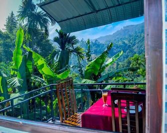 Dimuthu Home Stay - Ella - Balcón
